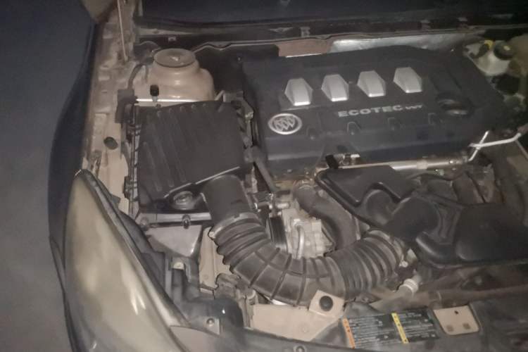 Used Buick Regal 2012 2.0L Comfort Edition Engine Bay Right