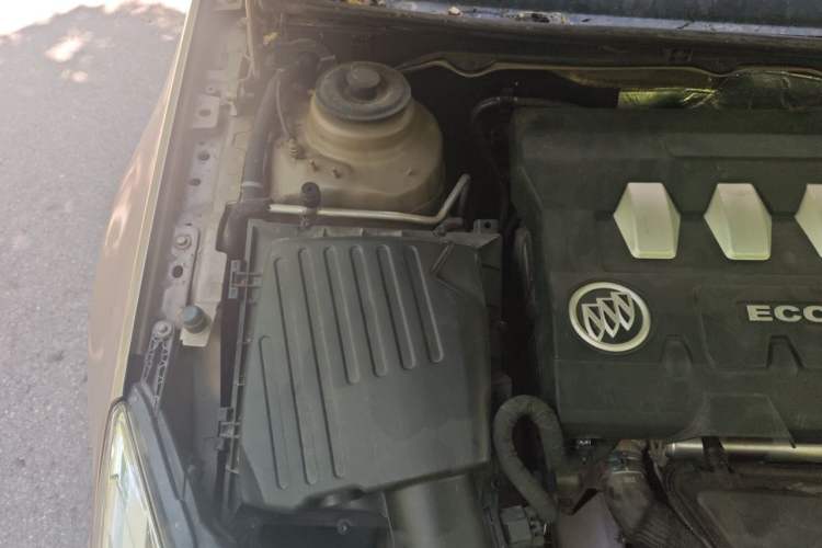 Used Buick Regal 2012 2.0L Comfort Edition Engine Bay Right