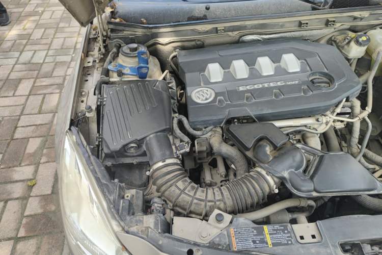 Used Buick Regal 2012 2.0L Comfort Edition Engine Bay Right