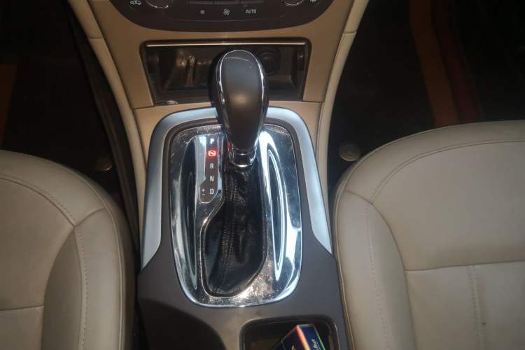 Used Buick Regal 2012 2.0L Comfort Edition Gear Lever