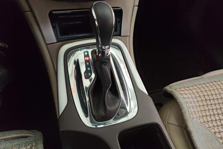 Used Buick Regal 2012 2.0L Comfort Edition Gear Lever