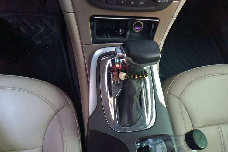Used Buick Regal 2012 2.0L Luxury Edition Gear Lever
