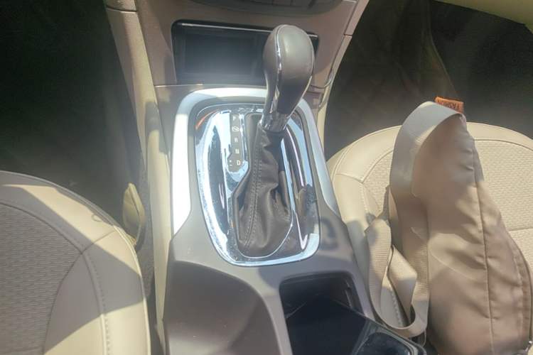 Used Buick Regal 2012 2.0L Comfort Edition Gear Lever
