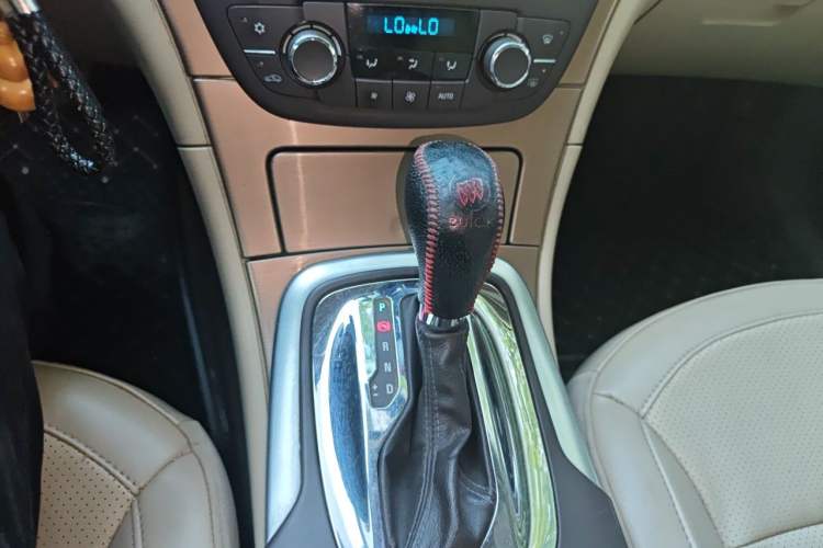 Used Buick Regal 2012 2.0L Comfort Edition Gear Lever