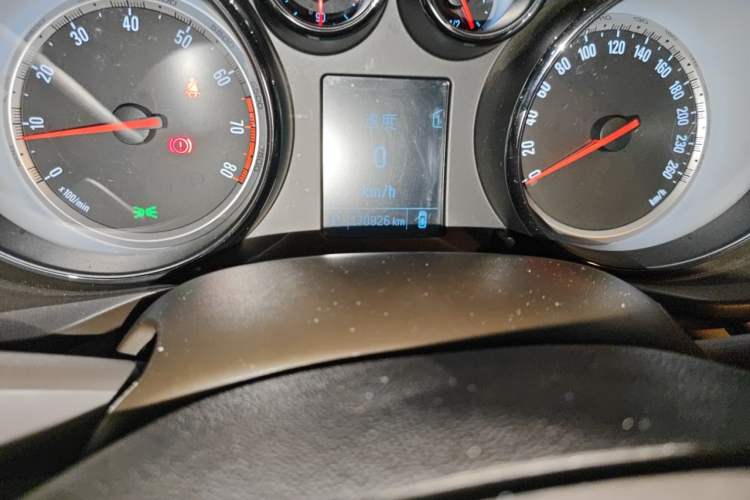 Used Buick Regal 2012 2.0L Comfort Edition Odometer Close Up