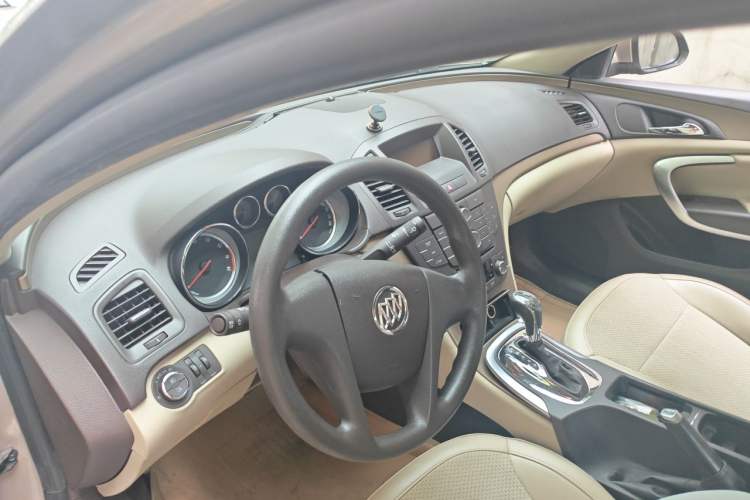 Used Buick Regal 2012 2.0L Comfort Edition Odometer Close Up