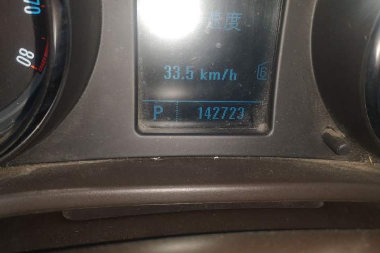 Used Buick Regal 2012 2.0L Comfort Edition Odometer Close Up