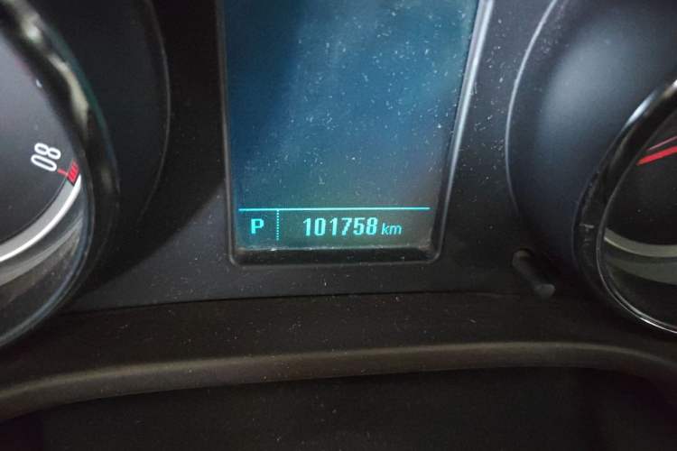 Used Buick Regal 2012 2.0L Comfort Edition Odometer Close Up