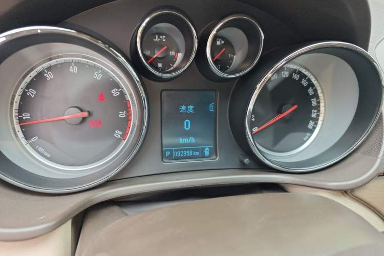 Used Buick Regal 2012 2.0L Luxury Edition Odometer Close Up