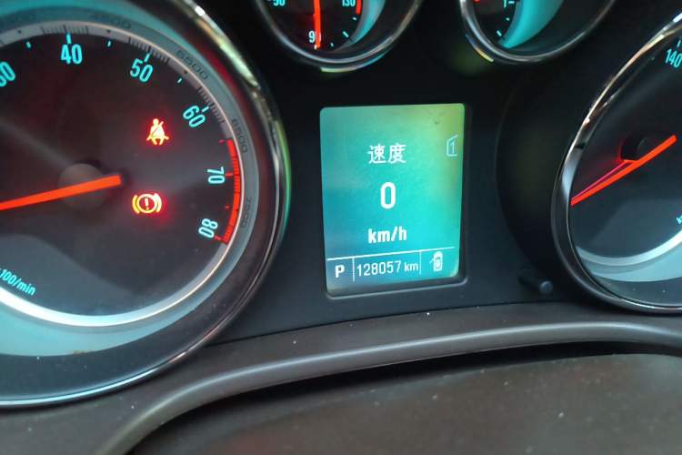 Used Buick Regal 2012 2.0L Luxury Edition Odometer Close Up