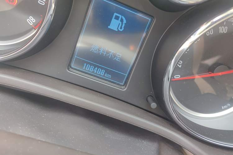Used Buick Regal 2012 2.0L Comfort Edition Odometer Close Up