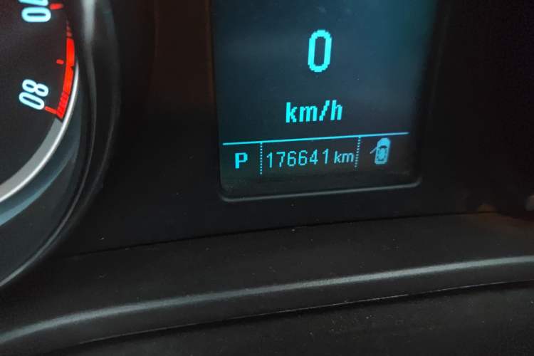 Used Buick Regal 2012 2.0L Luxury Edition Odometer Close Up