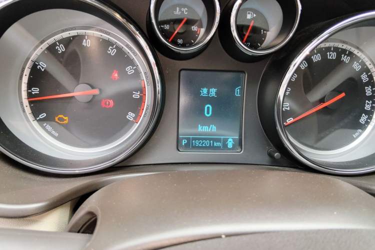 Used Buick Regal 2012 2.0L Luxury Edition Odometer Close Up