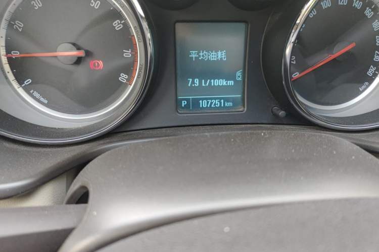 Used Buick Regal 2012 2.0L Comfort Edition Odometer Close Up