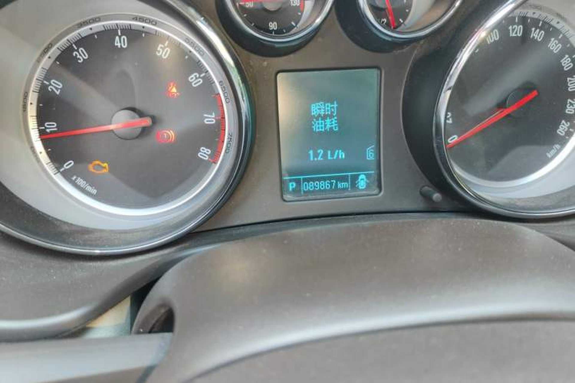 Used Buick Regal 2012 2.0L Luxury Edition Odometer Close Up