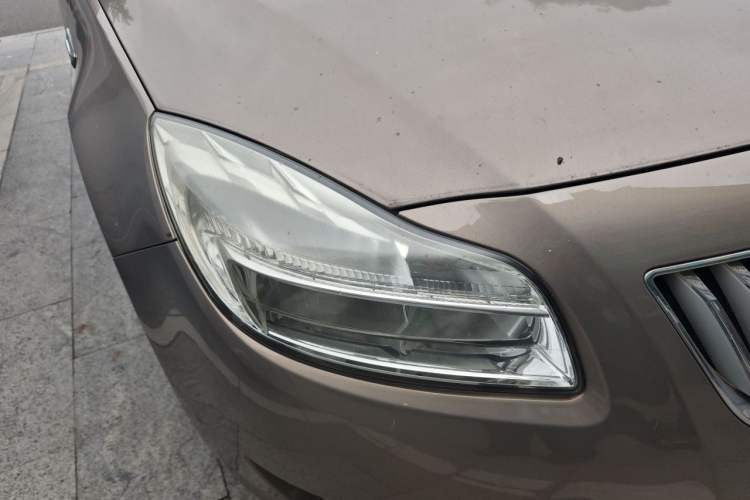 Used Buick Regal 2012 2.0L Luxury Edition Right Front Headlight