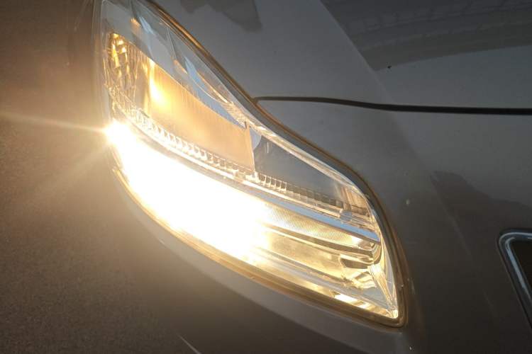 Used Buick Regal 2012 2.0L Luxury Edition Right Front Headlight