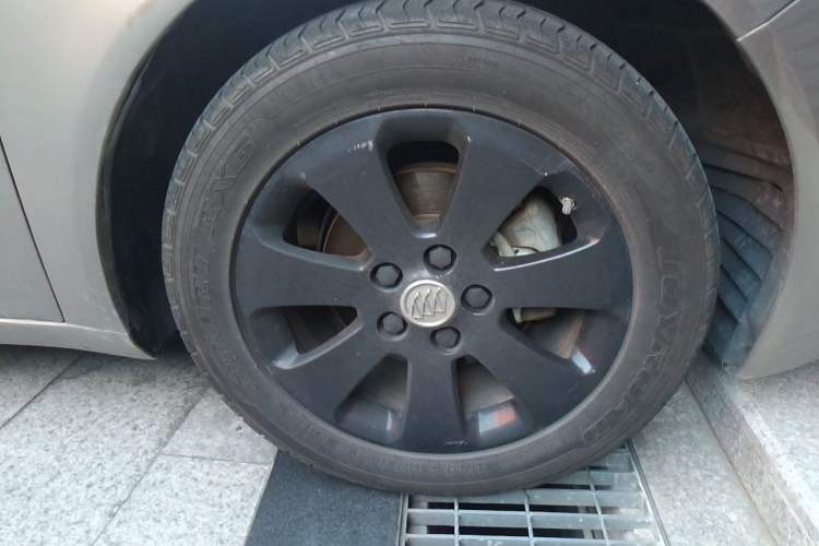 Used Buick Regal 2012 2.0L Luxury Edition Right Front Wheel Hub