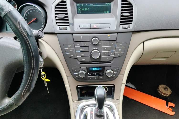 Used Buick Regal 2012 2.0L Comfort Edition Audio And AC Panel