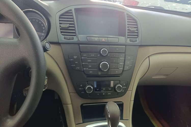 Used Buick Regal 2012 2.0L Comfort Edition Audio And AC Panel