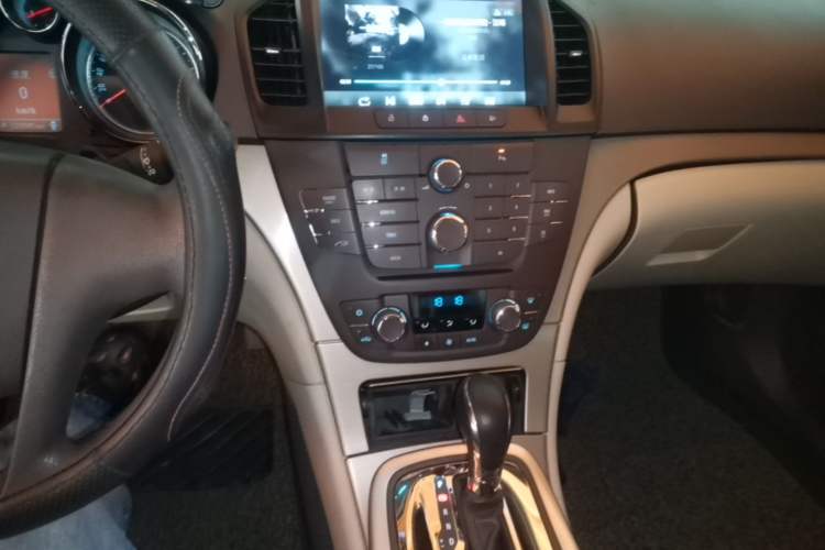 Used Buick Regal 2012 2.0L Comfort Edition Audio And AC Panel