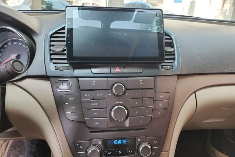 Used Buick Regal 2012 2.0L Luxury Edition Audio And AC Panel