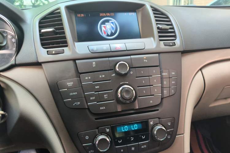 Used Buick Regal 2012 2.4L SIDI Elite Edition Audio And AC Panel
