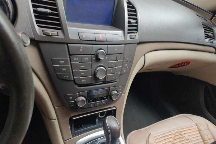 Used Buick Regal 2012 2.0L Comfort Edition Audio And AC Panel
