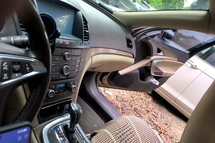 Used Buick Regal 2012 2.0L Luxury Edition Audio And AC Panel