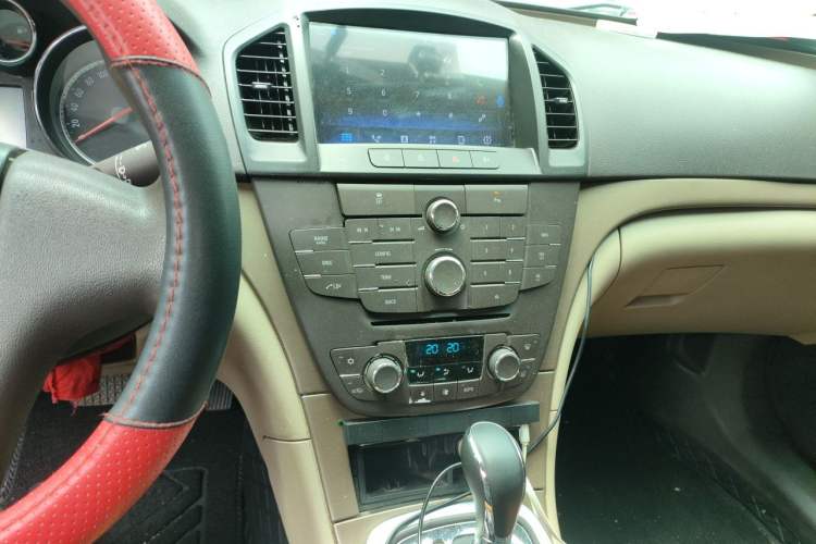 Used Buick Regal 2012 2.0L Comfort Edition Audio And AC Panel