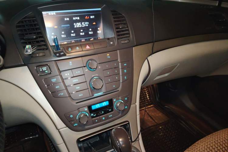 Used Buick Regal 2012 2.0L Luxury Edition Audio And AC Panel