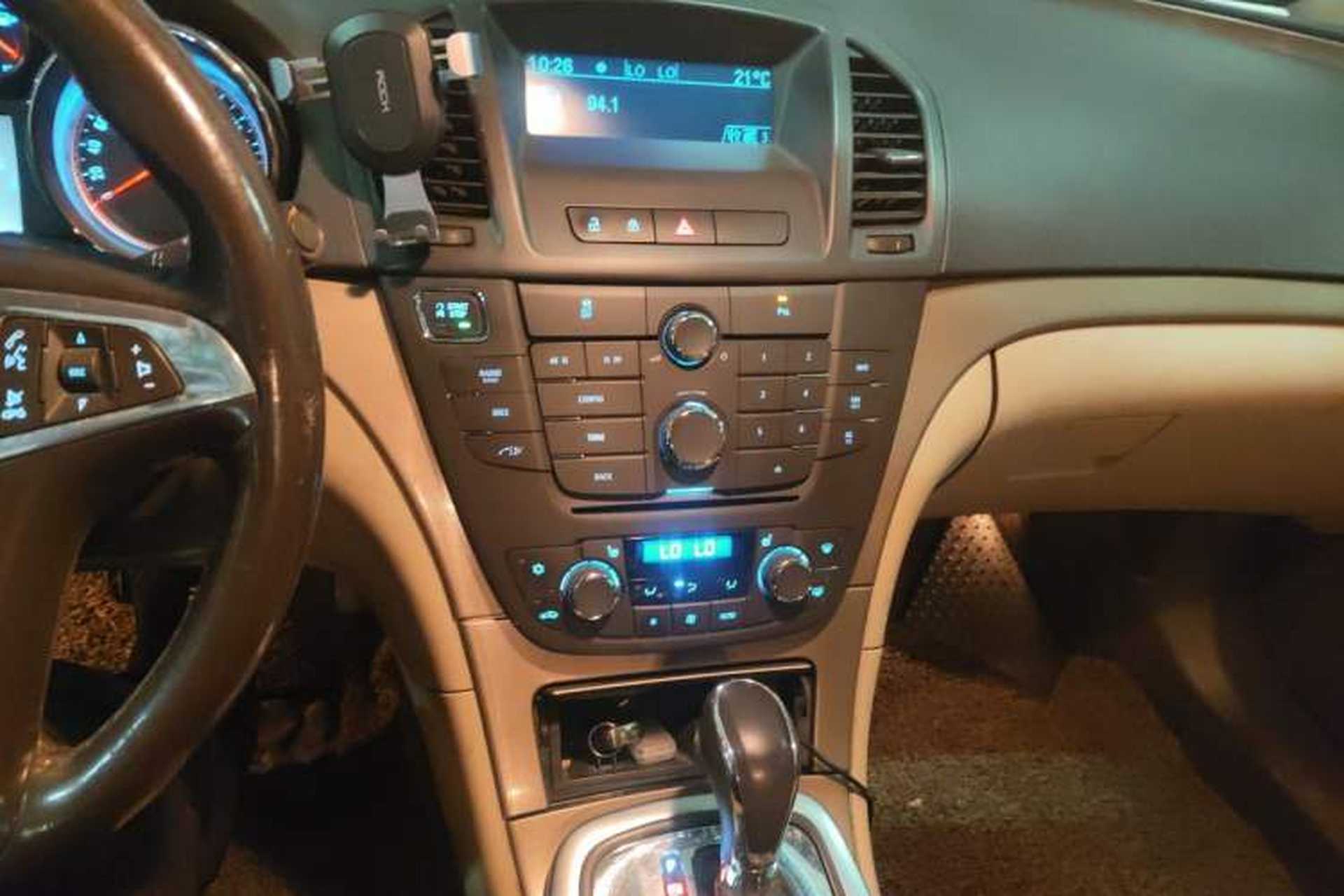 Used Buick Regal 2012 2.0L Luxury Edition Audio And AC Panel