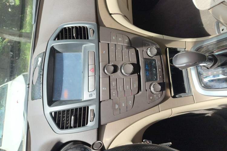 Used Buick Regal 2012 2.0L Comfort Edition Audio And AC Panel