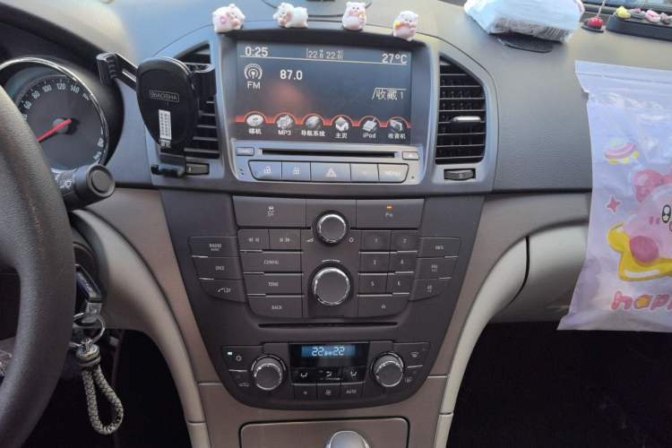 Used Buick Regal 2012 2.0L Comfort Edition Audio And AC Panel