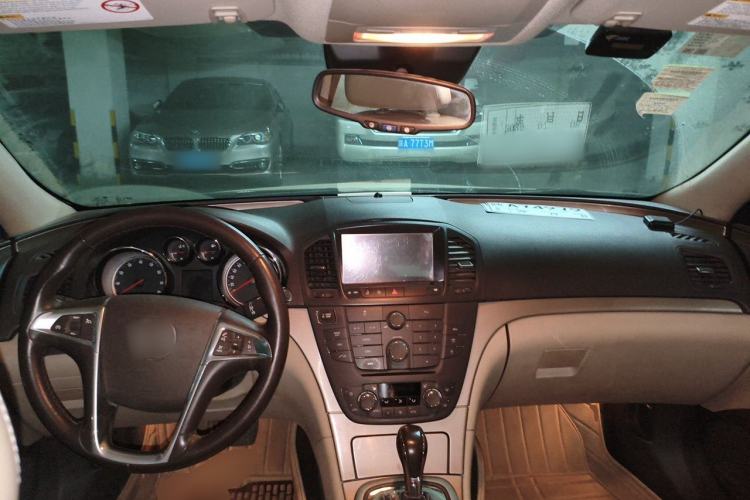 Used Buick Regal 2012 2.0L Luxury Edition Center Console