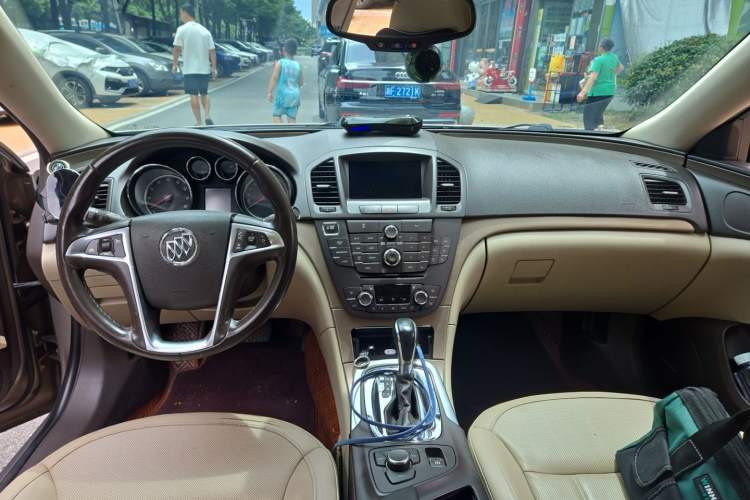 Used Buick Regal 2012 2.4L SIDI Flagship Edition Center Console