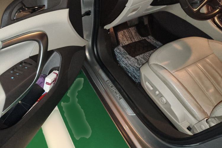 Used Buick Regal 2012 2.4L SIDI Elite Edition Driver Seat