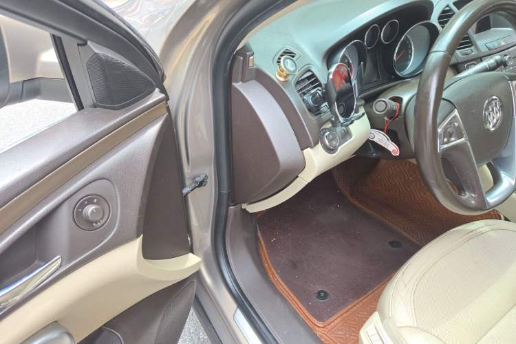 Used Buick Regal 2012 2.4L SIDI Flagship Edition Driver Seat
