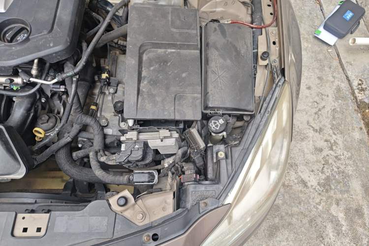 Used Buick Regal 2012 2.0L Comfort Edition Engine Bay Left