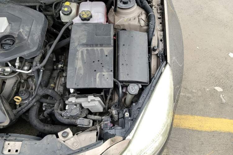 Used Buick Regal 2012 2.0L Comfort Edition Engine Bay Left
