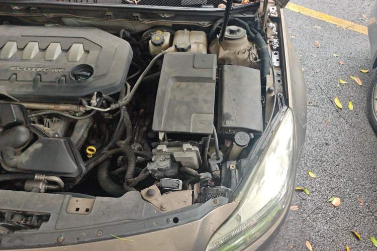 Used Buick Regal 2012 2.0L Comfort Edition Engine Bay Left