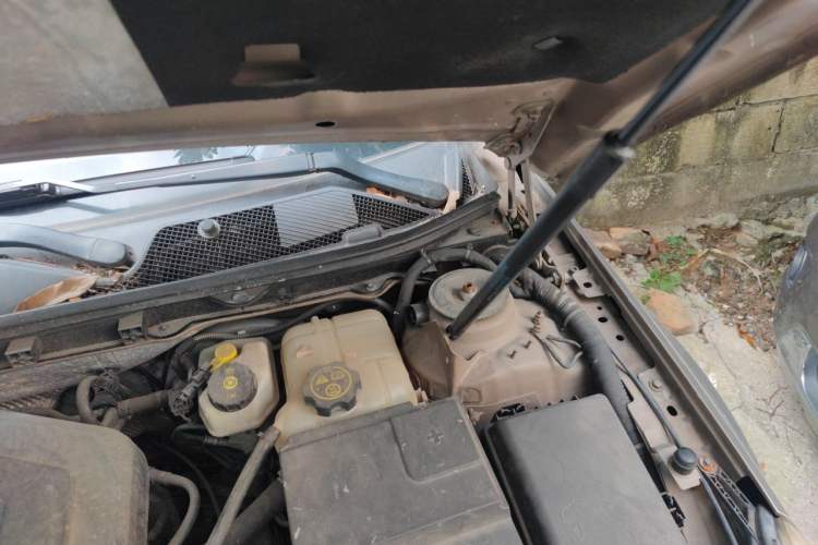 Used Buick Regal 2012 2.0L Comfort Edition Engine Bay Left