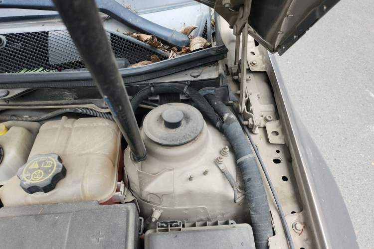 Used Buick Regal 2012 2.0L Comfort Edition Engine Bay Left