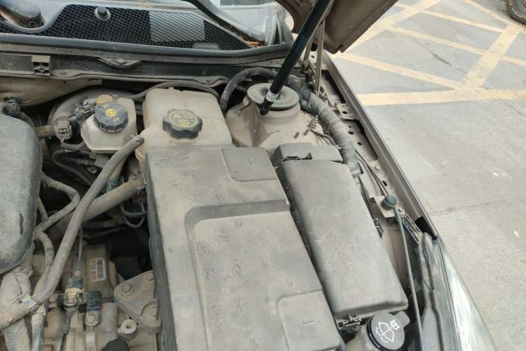 Used Buick Regal 2012 2.0L Comfort Edition Engine Bay Left