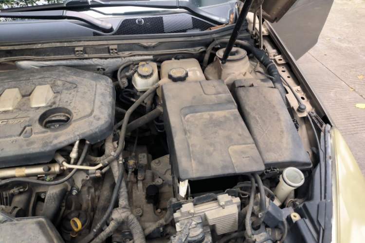 Used Buick Regal 2012 2.0L Comfort Edition Engine Bay Left