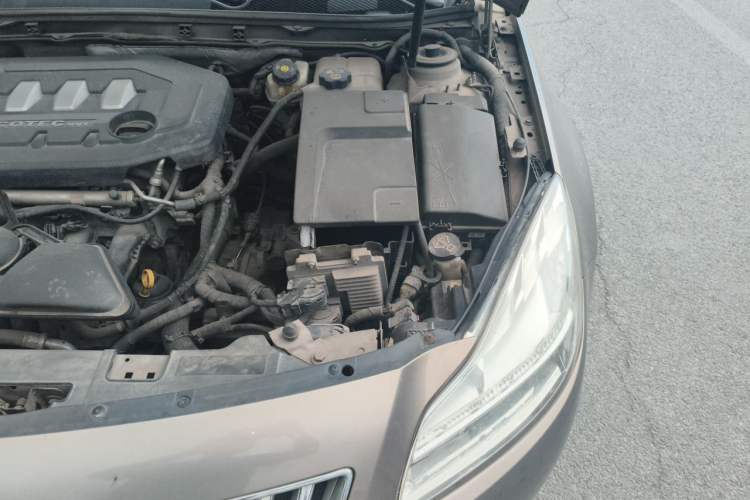 Used Buick Regal 2012 2.0L Comfort Edition Engine Bay Left
