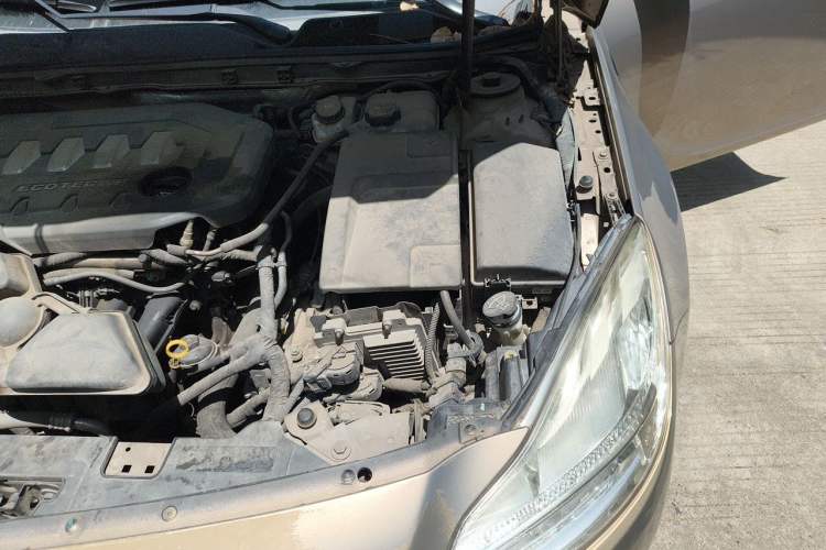 Used Buick Regal 2012 2.0L Comfort Edition Engine Bay Left