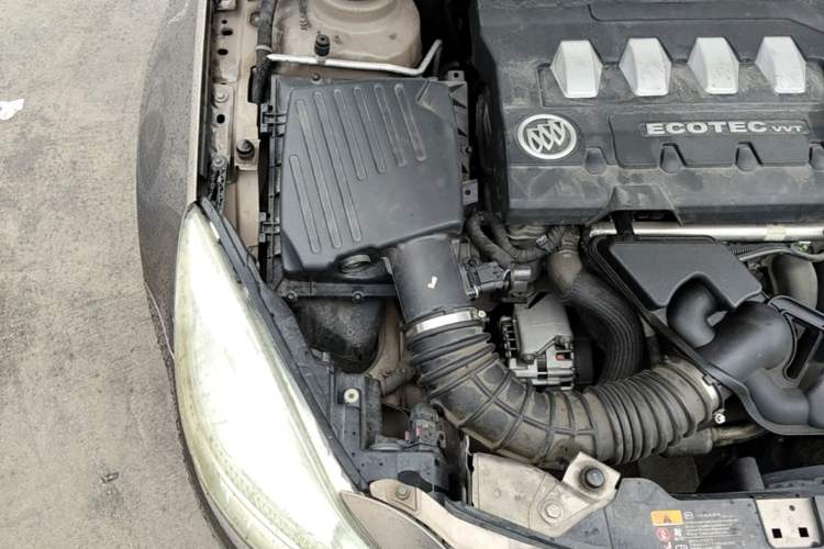 Used Buick Regal 2012 2.0L Comfort Edition Engine Bay Right