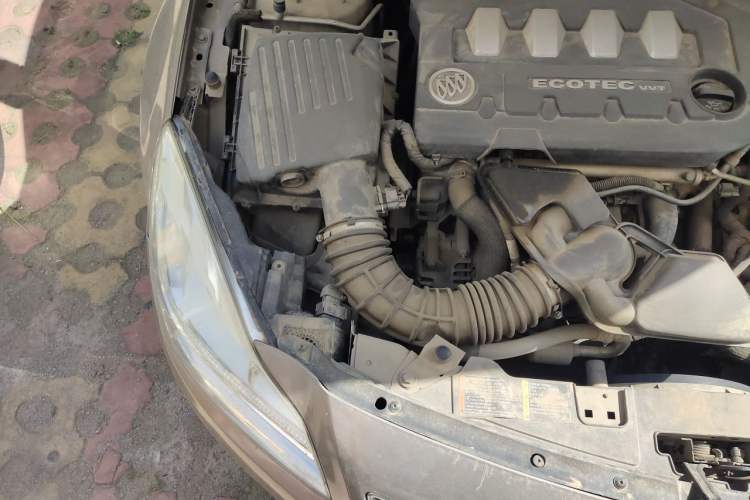 Used Buick Regal 2012 2.0L Comfort Edition Engine Bay Right