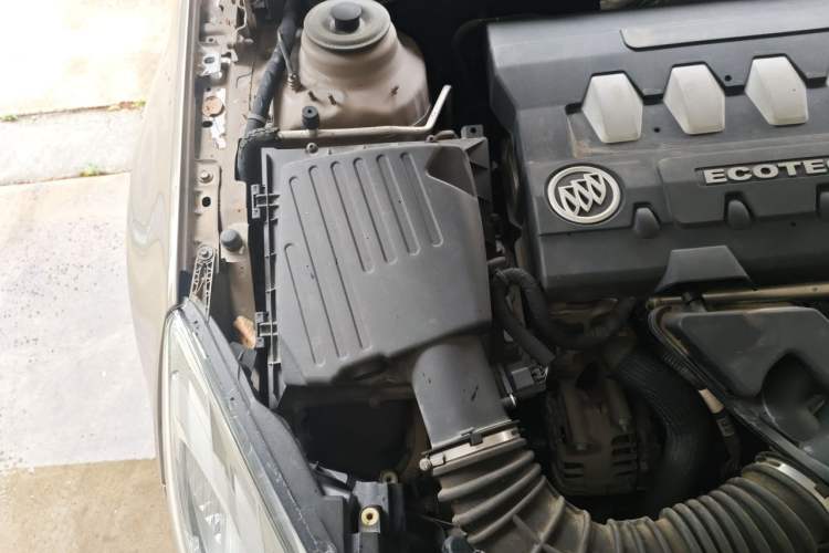 Used Buick Regal 2012 2.0L Comfort Edition Engine Bay Right